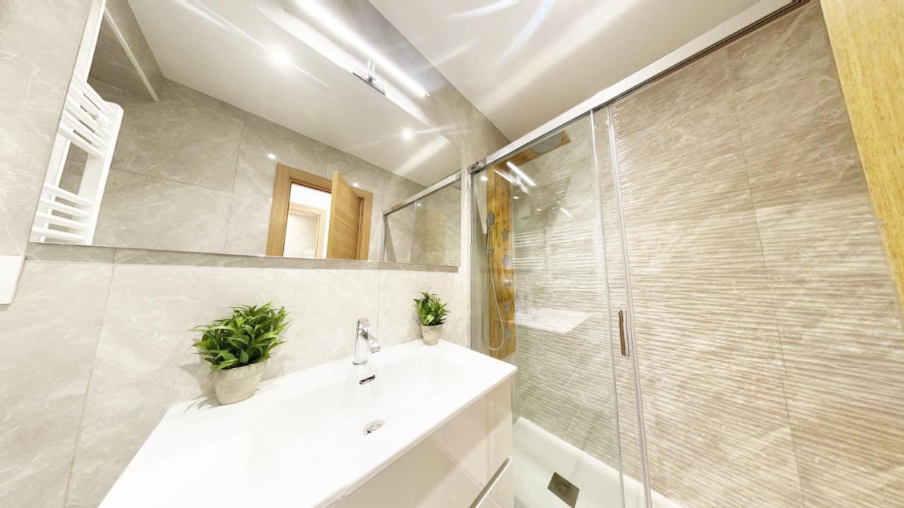 Paradise Luxurious Flat, Free Parking, 3 Double Rooms, Terrace, Jacuzzi, Fully Renovated San Sebastián Kültér fotó
