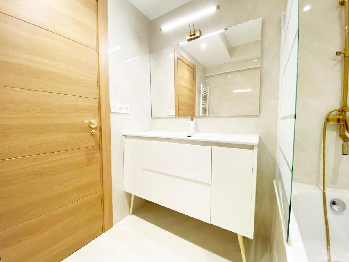 Paradise Luxurious Flat, Free Parking, 3 Double Rooms, Terrace, Jacuzzi, Fully Renovated San Sebastián Kültér fotó